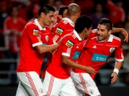 Benfica vence Taça da Liga