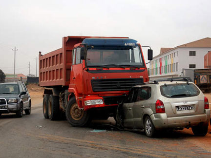 http://imgs.sapo.pt/tpa/content/img/acidente-de-carro.jpg