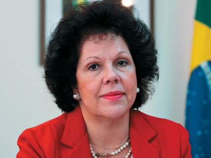 Embaixadora do Brasil visita CNE