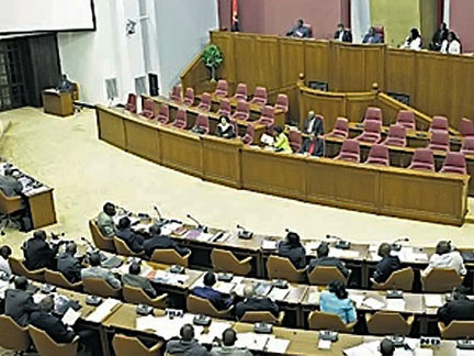 Assembleia Nacional vota em definitivo vários diplomas