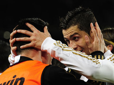 Liga espanhola: Real Madrid vence Barcelona por ( 2 - 1 )