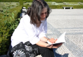 A autora do ensaio 'O ensino do Português', Maria do Carmo Vieira (Foto: Marco Leitão Silva/SAPO Notícias)